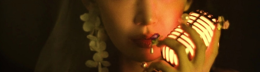 LE SSERAFIM - HOT banner